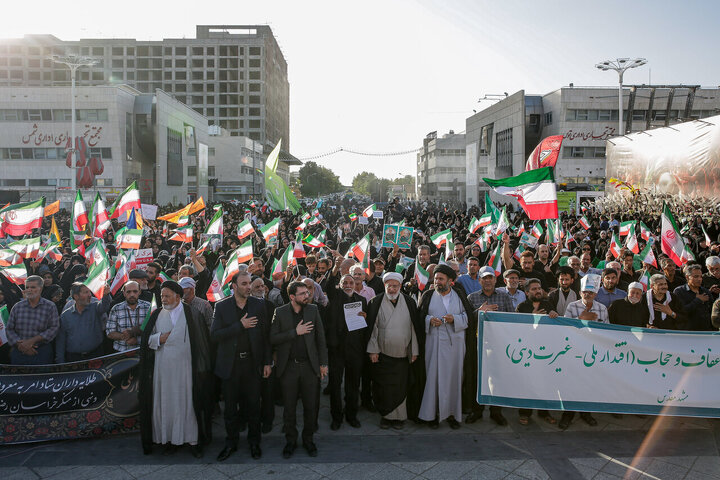 تقرير مصور/ مسيرات يوم العفاف والحجاب في مدينة مشهد المقدسة