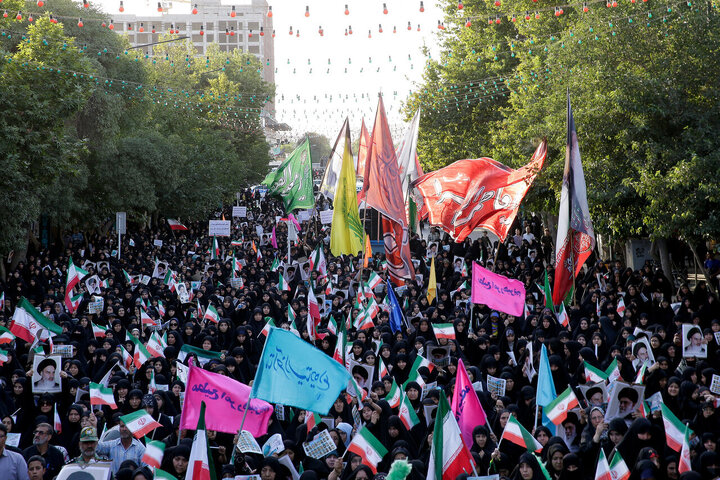 تقرير مصور/ مسيرات يوم العفاف والحجاب في مدينة مشهد المقدسة