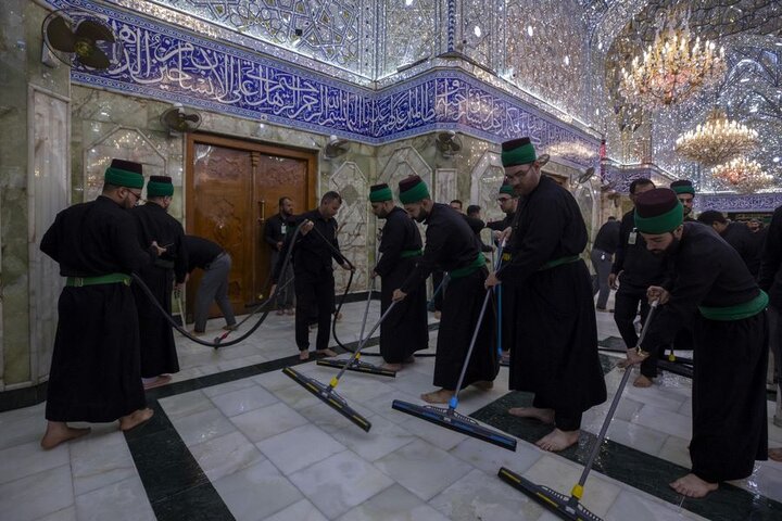 غسل حرم مرقد أبي الفضل العباس (عليه السلام)