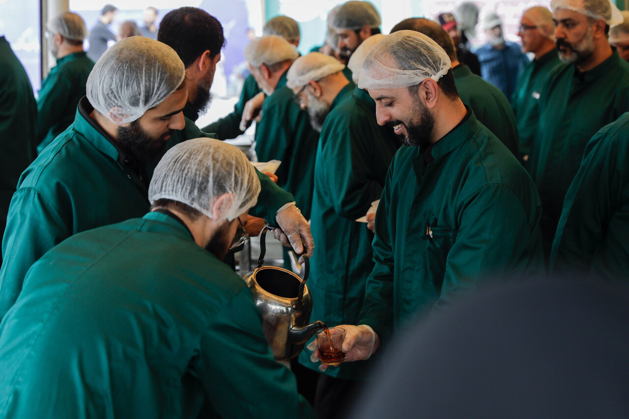 ویدیو | بدرقه مهاجران افغانستانی با حضور خدّام رضوی