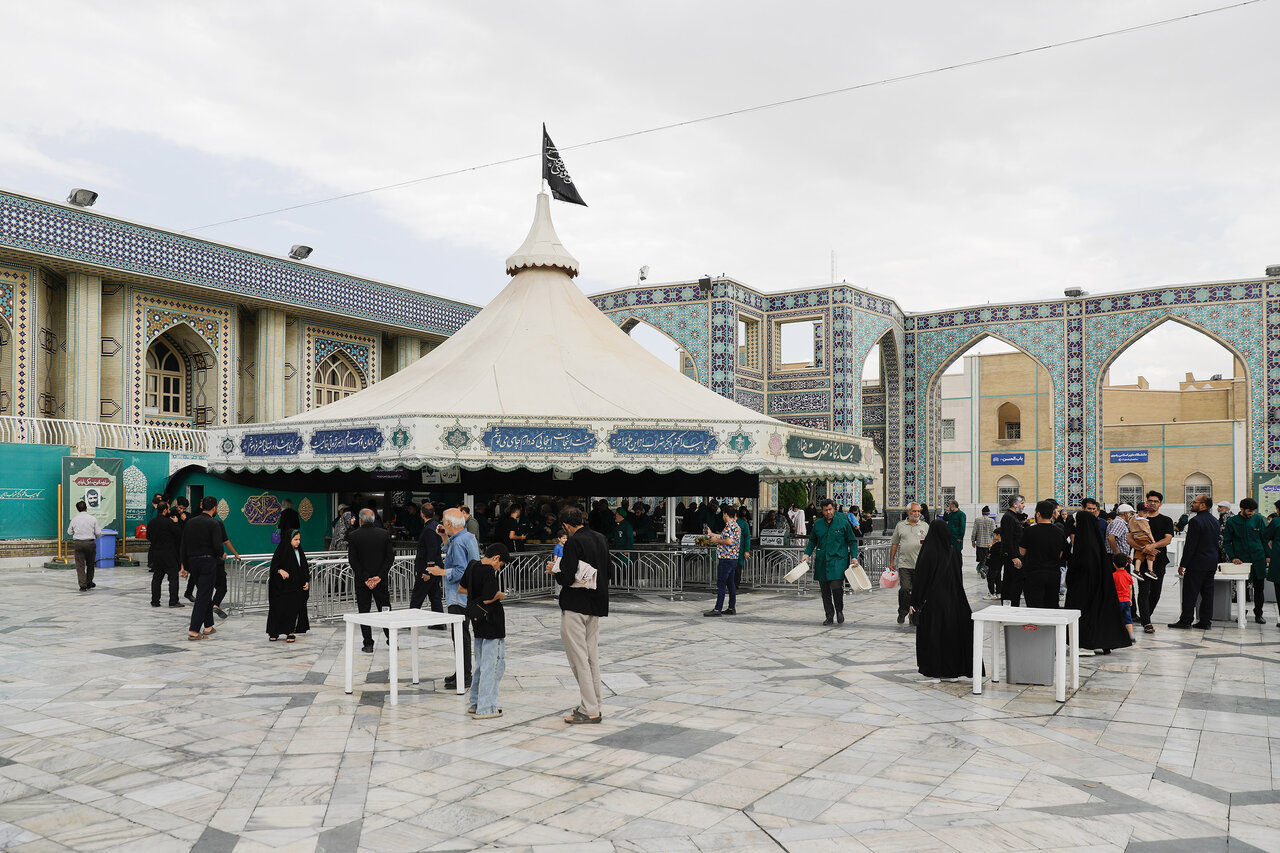 ویدیو | حضور و خدمت دانش‌آموزان در چایخانه امام رضا(ع)