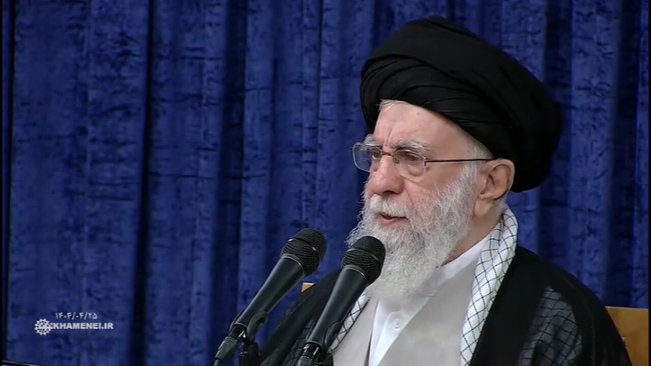ویدیو | رهبر انقلاب: دستگاه‌های نظامی و دیپلماسی کار خود را با قوت ادامه دهند...