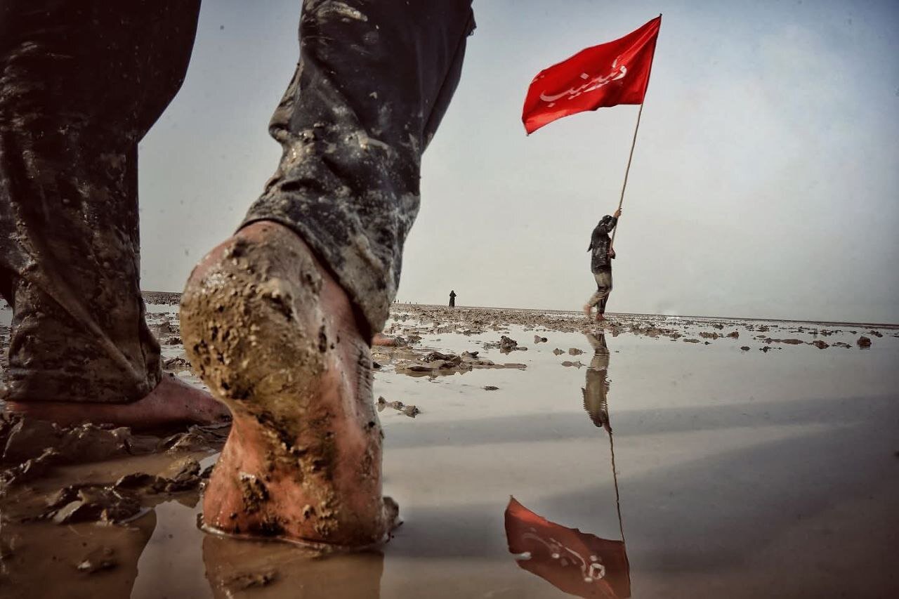 تقرير مصور / انطلاق عدد من الزائرين نحو قبلة الاحرار لإحياء ذكرى اربعين الامام الحسين (ع)