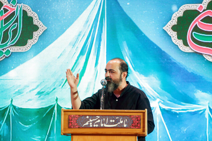 تقرير مصور/ أمسية شعرية في صحن القدس التابع للحرم الرضوي الطاهر بمدينة مشهد