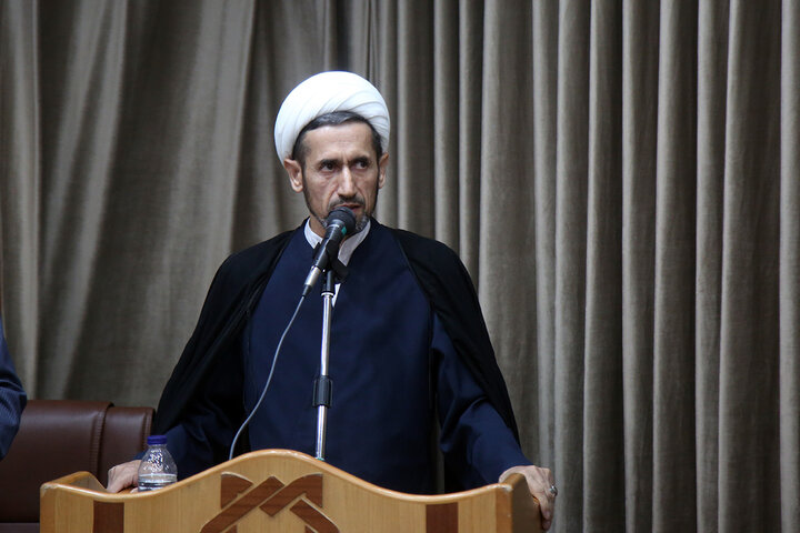 گزارش تصویری | اهدای پرچم متبرک حرم حضرت فاطمه معصومه(س) به رئیس اورژانس کشور