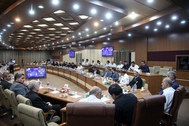 گزارش تصویری | اهدای پرچم متبرک حرم حضرت فاطمه معصومه(س) به رئیس اورژانس کشور