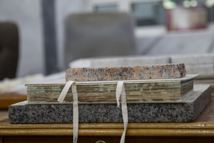 ترميم نسخة نادرة من الإنجيل تعود للقرن السادس عشر