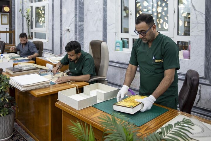 ترميم نسخة نادرة من الإنجيل تعود للقرن السادس عشر