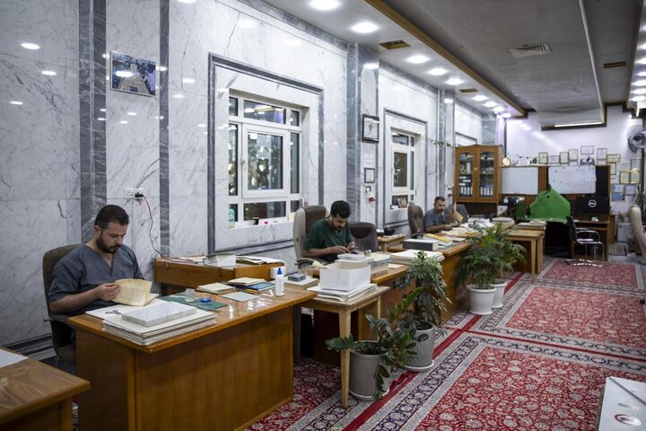 ترميم نسخة نادرة من الإنجيل تعود للقرن السادس عشر