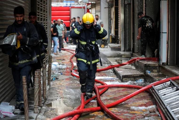 50 شخصا بين رجل وامرأة وطفل قضوا في حريق ضخم بمركز تجاري في الكوت بالعراق