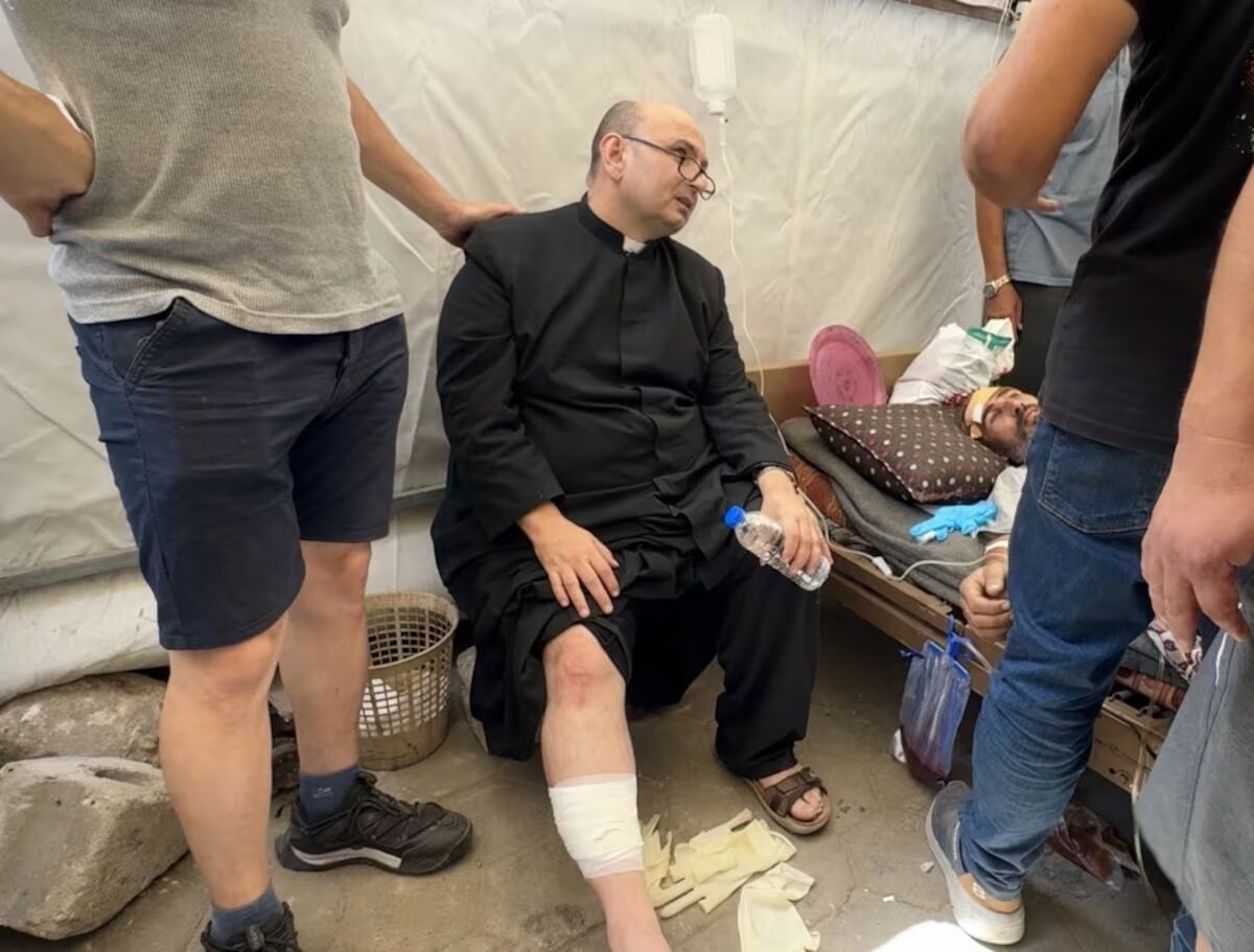 حمله اسرائیل به تنها کلیسای کاتولیک غزه؛ دو کشته و زخمی‌شدن کشیش مورد اعتماد پاپ فرانسیس