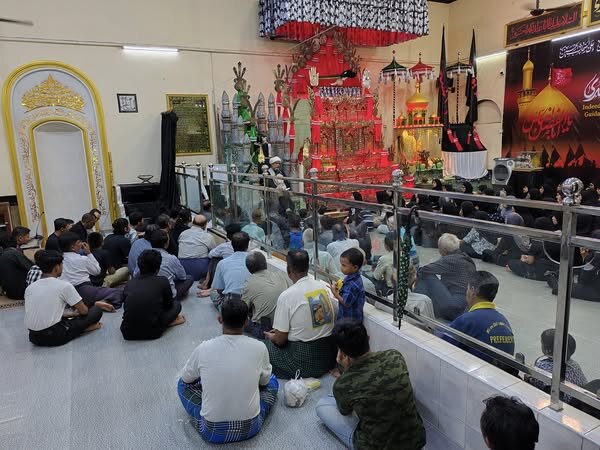 ရန်ကုန်မြို့ ပန်ဂျာ ရှီအဟ် မတ်စ်ဂျစ်ဒ် တွင် ဤအပတ် ကြာသာပတေး နေ့ အတွက် မဂျ်လစ် စေ ဟိုစိုင်းန် (အ.စ) ပြုလုပ်နေသည့် ပုံရိပ်များ  ။ ။ Photos