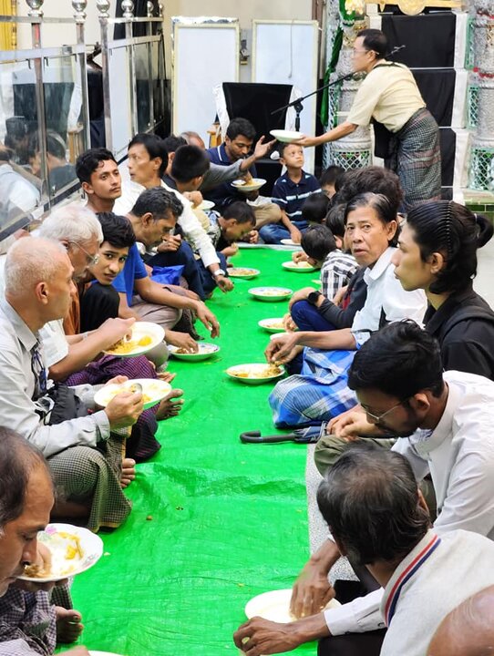 ရန်ကုန်မြို့ ပန်ဂျာ ရှီအဟ် မတ်စ်ဂျစ်ဒ် တွင် ဤအပတ် ကြာသာပတေး နေ့ အတွက် မဂျ်လစ် စေ ဟိုစိုင်းန် (အ.စ) ပြုလုပ်နေသည့် ပုံရိပ်များ  ။ ။ Photos