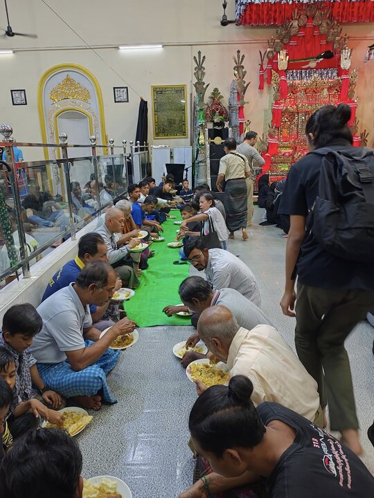 ရန်ကုန်မြို့ ပန်ဂျာ ရှီအဟ် မတ်စ်ဂျစ်ဒ် တွင် ဤအပတ် ကြာသာပတေး နေ့ အတွက် မဂျ်လစ် စေ ဟိုစိုင်းန် (အ.စ) ပြုလုပ်နေသည့် ပုံရိပ်များ  ။ ။ Photos