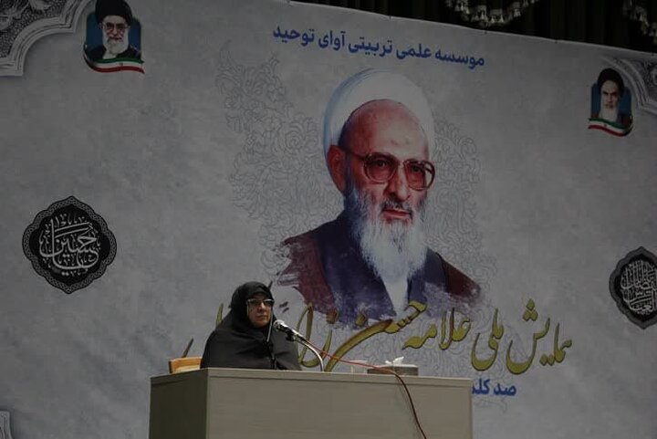 بانوان ستون‌های تربیت معرفتی در جامعه اسلامی هستند