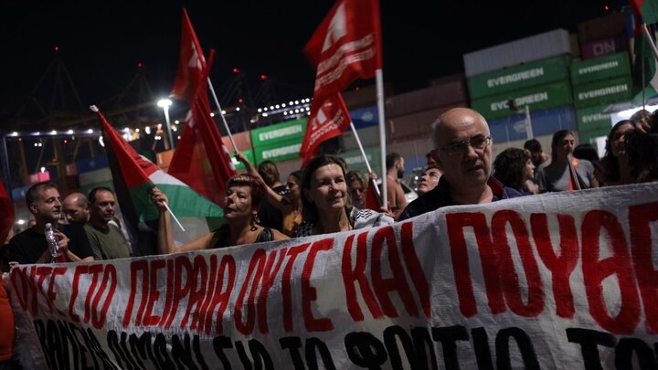 عکس خبری | کارگران بندری در یونان مانع ارسال کالا به رژیم صهیونیستی شدند