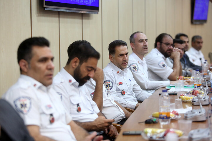 Photos: Donation of holy flag of Hazrat Fatima Masoumeh Shrine to head of Emergency medical services