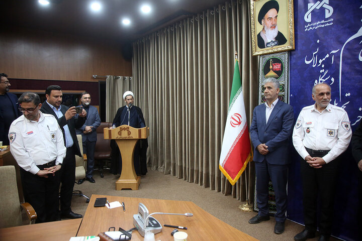 Photos: Donation of holy flag of Hazrat Fatima Masoumeh Shrine to head of Emergency medical services