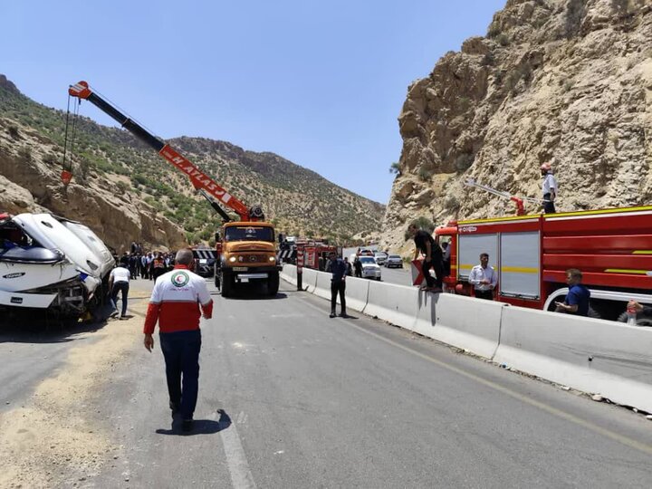 آخرین جزئیات حادثه واژگونی اتوبوس در گردنه موک/ افزایش شمار جانباختگان به ۲۲ نفر