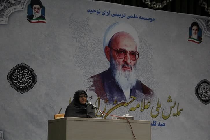 بانوان ستون‌های تربیت معرفتی در جامعه اسلامی هستند