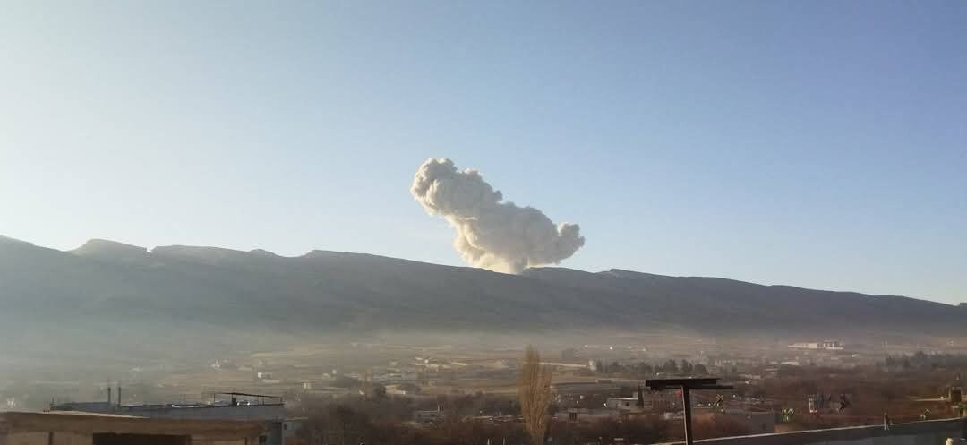 Israeli warplanes strike Syrian brigade bases in Bazamel, rural Latakia