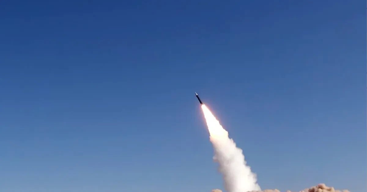 القوات المسلحة اليمنية تستهدف مطار اللد بصاروخ فرط صوتي نوع "فلسطين2"