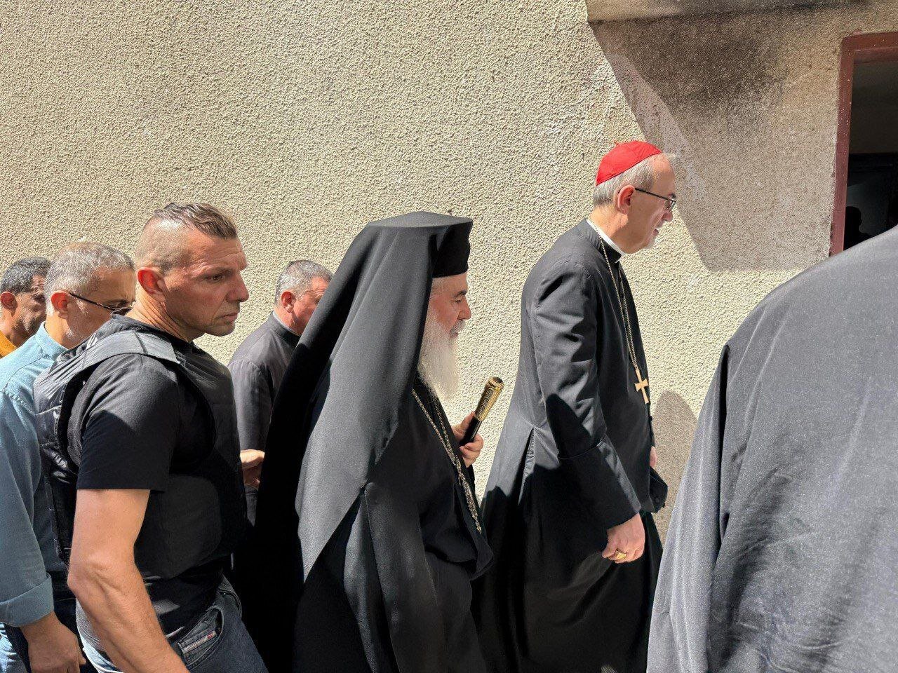 وفد كنسي من القدس يصل إلى كنيسة دير اللاتين بمدينة غزة للتضامن معها