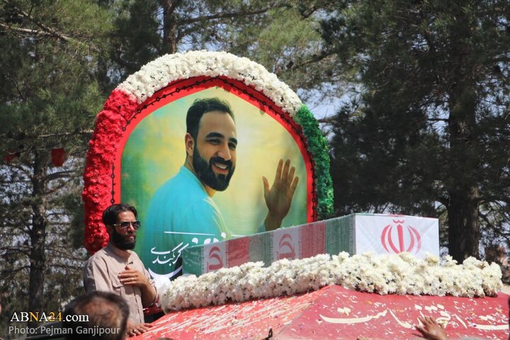 تشییع پیکر مطهر شهید مدافع وطن «حسین معینی» در منطقه کربکند اصفهان