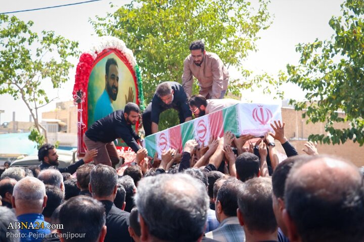 تشییع پیکر مطهر شهید مدافع وطن «حسین معینی» در منطقه کربکند اصفهان