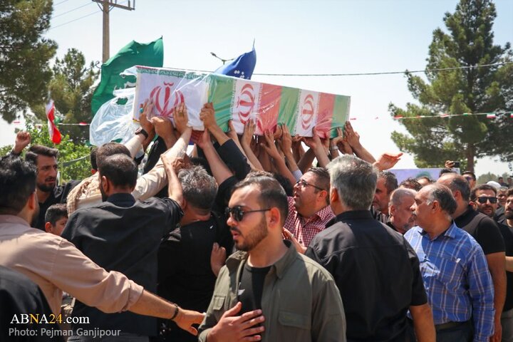 تشییع پیکر مطهر شهید مدافع وطن «حسین معینی» در منطقه کربکند اصفهان