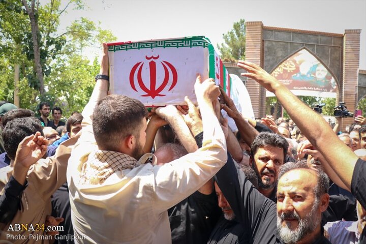 تشییع پیکر مطهر شهید مدافع وطن «حسین معینی» در منطقه کربکند اصفهان
