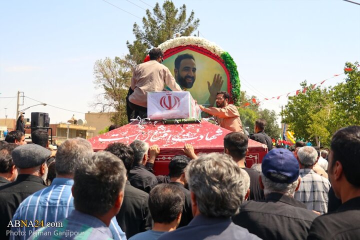 تشییع پیکر مطهر شهید مدافع وطن «حسین معینی» در منطقه کربکند اصفهان