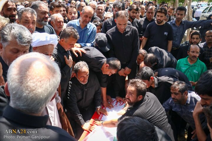 تشییع پیکر مطهر شهید مدافع وطن «حسین معینی» در منطقه کربکند اصفهان