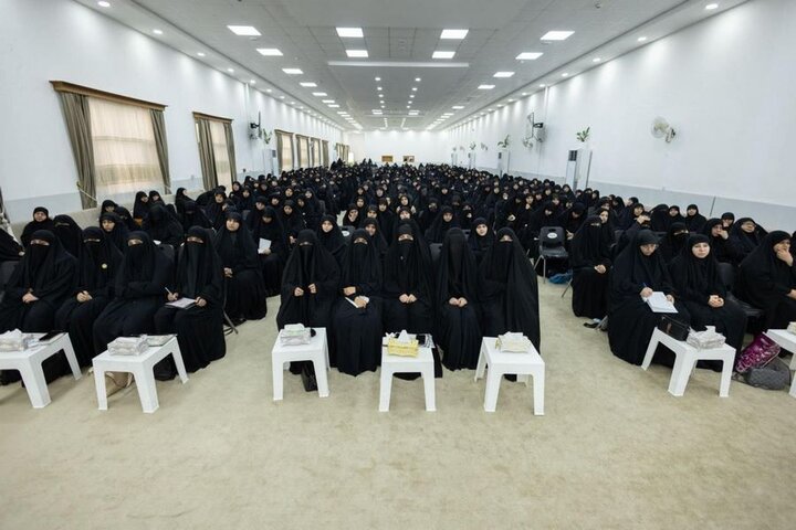 بمشاركة 500 مبلغة ...محاضرة بعنوان (الزيارة الأربعينية موسم نزول البركات الإلهية)