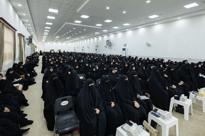 بمشاركة 500 مبلغة ...محاضرة بعنوان (الزيارة الأربعينية موسم نزول البركات الإلهية)