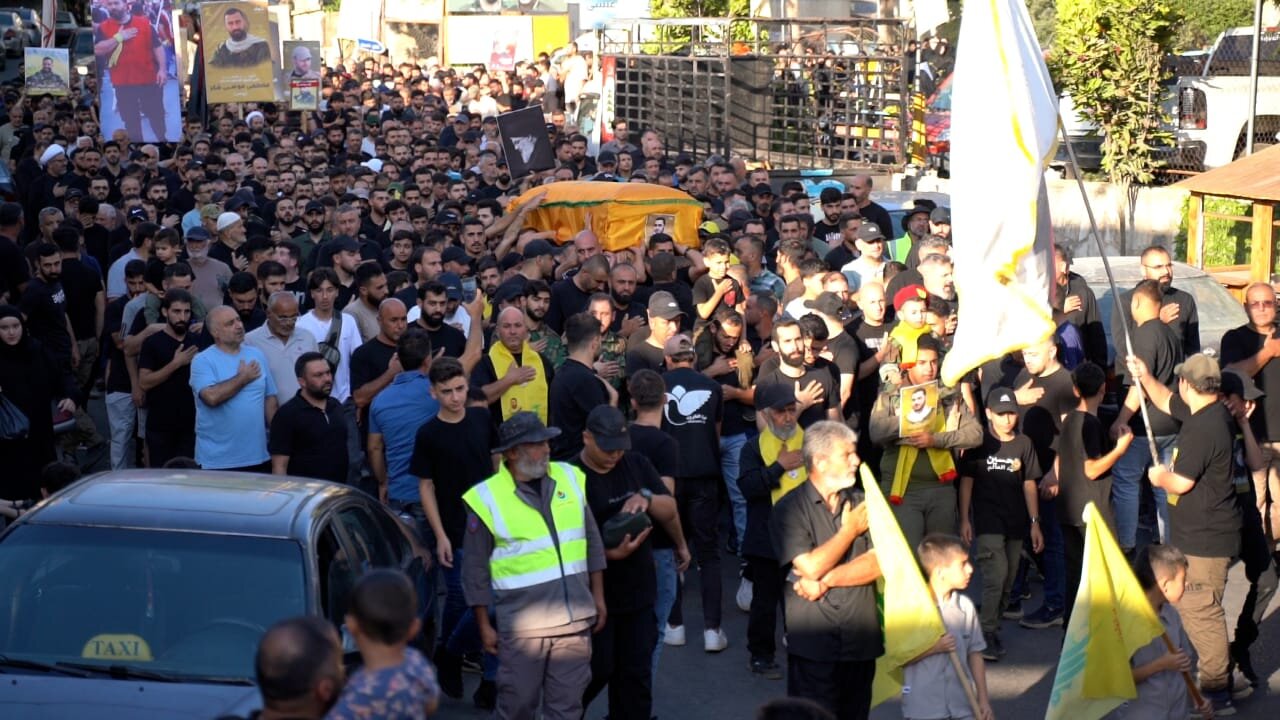 تشییع باشکوه پیکر شهید «حسن صبرا» در شهرک «جبشیت» لبنان توسط حزبالله