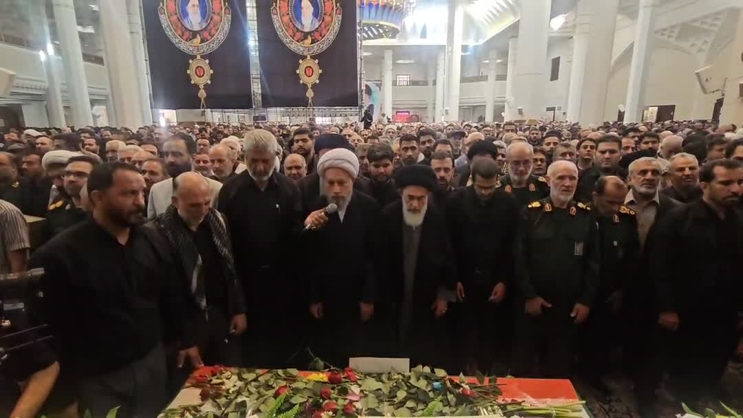 ویدیو | اقامه نماز بر پیکر سردار شهید غیب‌پرور در حرم شاهچراغ