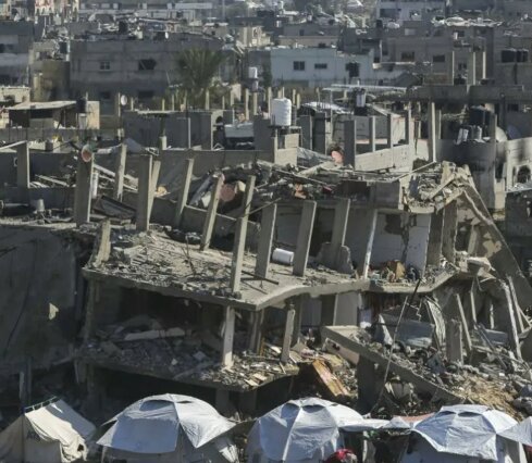 الاحتلال ينهب ركام المنازل المدمرة في غزة ويحوّله إلى "غنائم" حرب