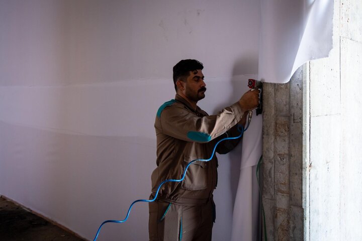 تقرير مصور/ كربلاء المقدسة..قسم الصناعات والحرف يباشر بتهيئة صحن أم البنين (ع لاستقبال زائري الأربعين