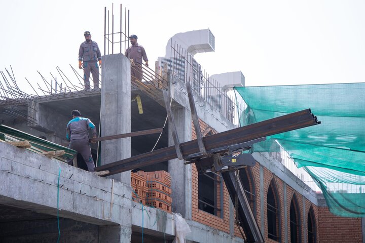 تقرير مصور/ كربلاء المقدسة..قسم الصناعات والحرف يباشر بتهيئة صحن أم البنين (ع لاستقبال زائري الأربعين