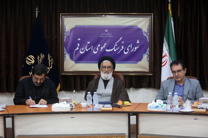 گزارش تصویری | تقدیر از مدیر شبکه قرآن در قم