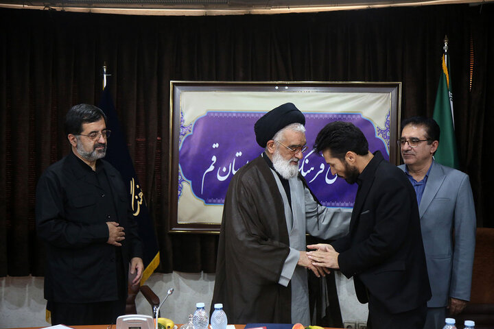 گزارش تصویری | تقدیر از مدیر شبکه قرآن در قم