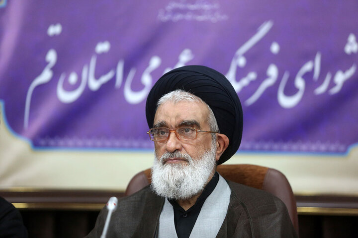 گزارش تصویری | تقدیر از مدیر شبکه قرآن در قم