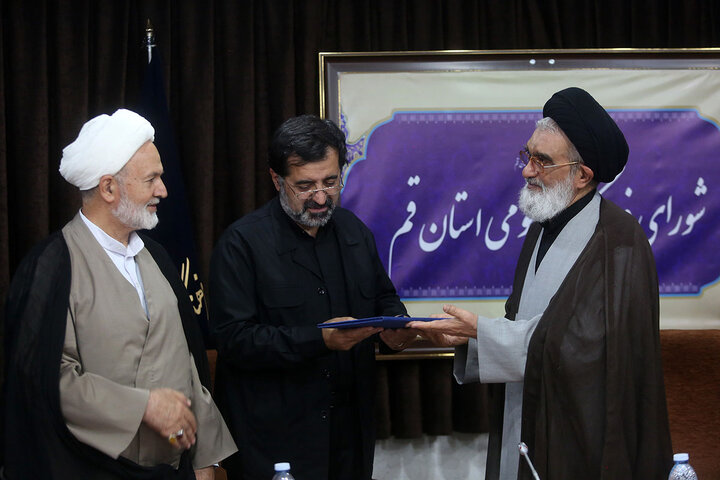 گزارش تصویری | تقدیر از مدیر شبکه قرآن در قم