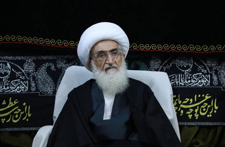 Grand Ayatollah Nouri Hamedani pays tribute to late Ayatollah Naeemabadi
