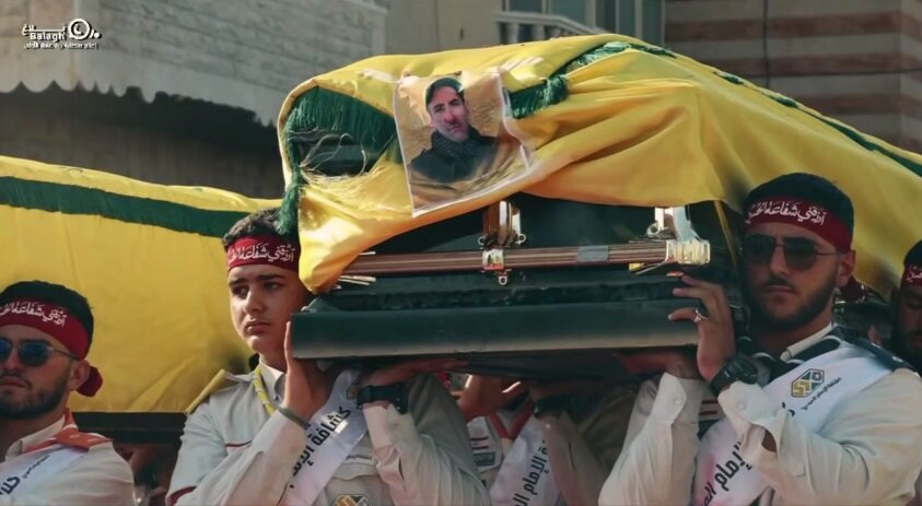 فيديو | تشييع الشهيد جعفر اسماعيل حجازي "أبو محمد" وزوجته في بلدة قبريخا جنوب لبنان