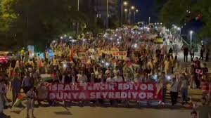 فيديو | مسيرة حاشدة في العاصمة التركية أنقرة تتجه نحو السفارة الأمريكية، تضامنًا مع غزة