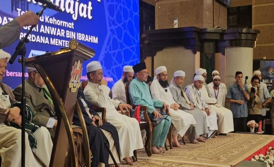 تاکید نخست‌وزیر مالزی بر حفظ میراث علمی اسلامی در عصر هوش مصنوعی