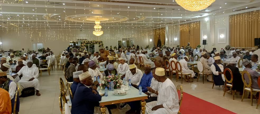 Katika Kuadhimisha Walima ya Mwanae, Sheikh Dkt. Alhad Mussa Salum Ahuisha kwa Vitendo Hadithi ya Mtume (s.a.w.w) ya Kukirimu Wageni +Klipu Fupi
