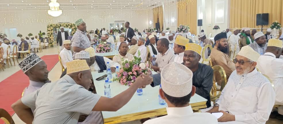 Katika Kuadhimisha Walima ya Mwanae, Sheikh Dkt. Alhad Mussa Salum Ahuisha kwa Vitendo Hadithi ya Mtume (s.a.w.w) ya Kukirimu Wageni +Klipu Fupi